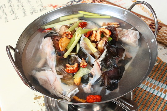 鍋?zhàn)袩豸~(yú)頭
