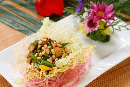 蘭豆松子炒牛肉