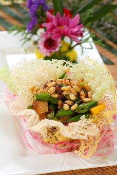 蘭豆松子炒牛肉