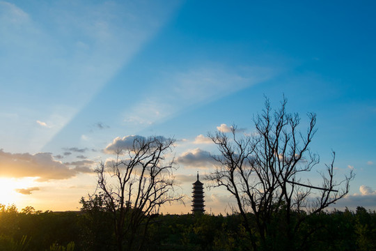揚州古運河岸風(fēng)光