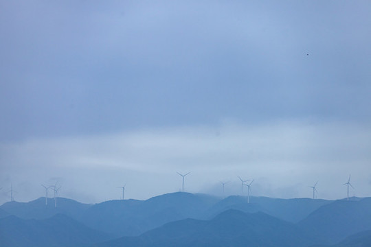 雨后山峰