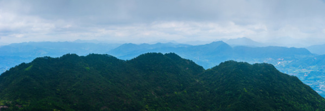藍(lán)色調(diào)群山