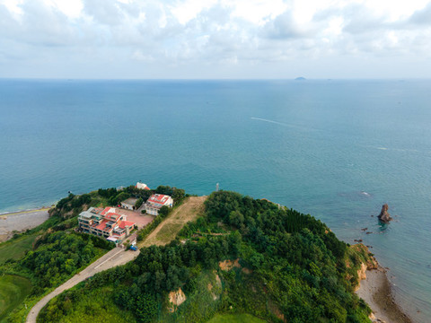 航拍海岸線高爾夫球場(chǎng)山頂風(fēng)景