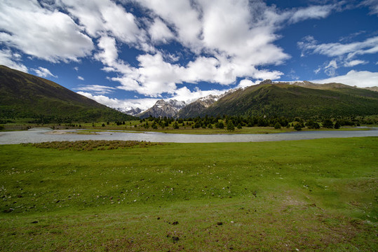 德格甘孜雀兒山新路海美景