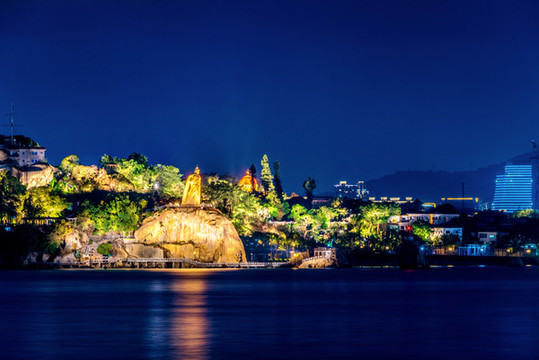 中國福建廈門遠(yuǎn)眺鼓浪嶼夜景