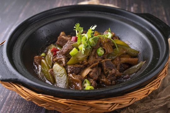 青筍牛腩