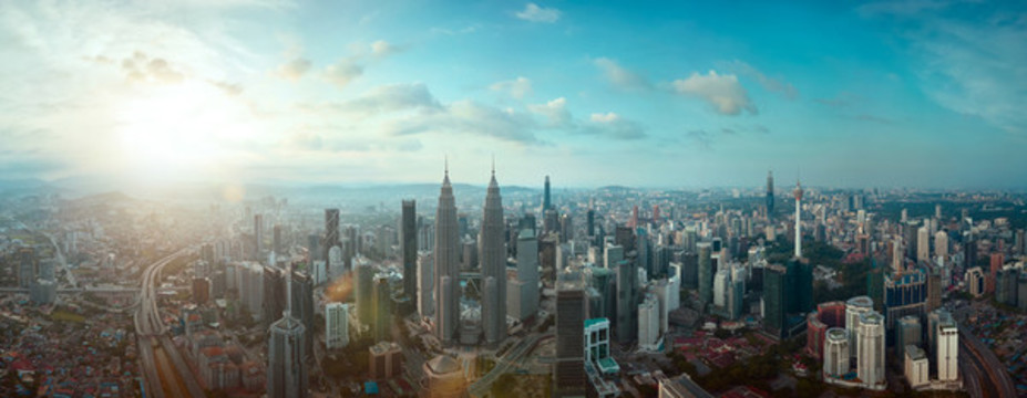 横幅马来西亚吉隆坡晴朗阳光城市全景摄影照