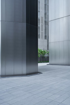 金屬感灰色建筑梁柱挑高植栽背景攝影照