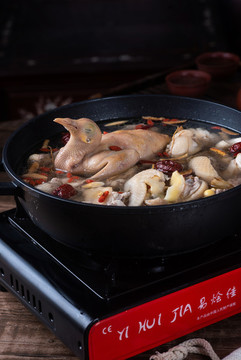 皇牌鴿雞煲