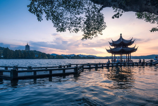 杭州西湖長橋風(fēng)光