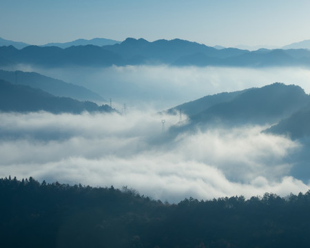 山中晨霧