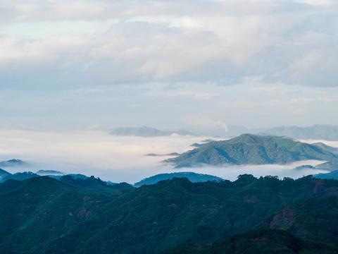 遠(yuǎn)山云海