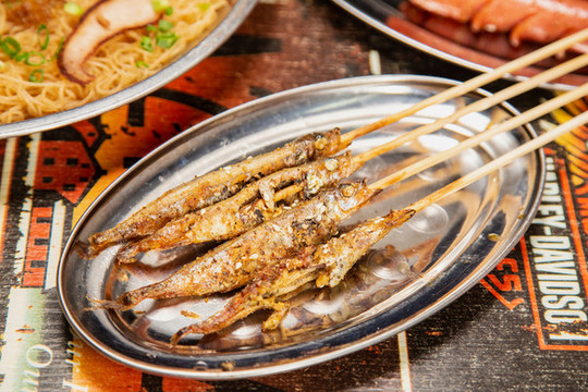 烤魚仔串