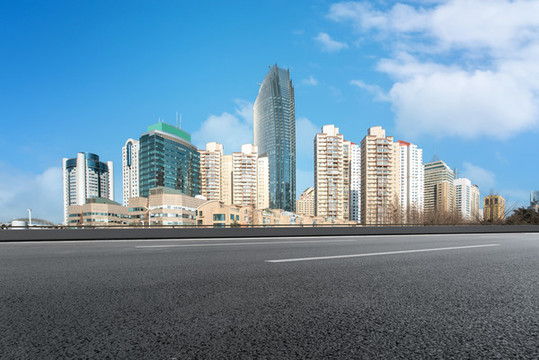 道路地面和現(xiàn)代建筑