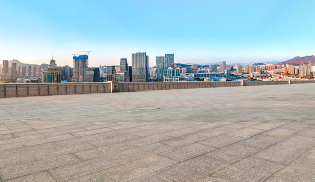 廣場磚地面和建筑景觀