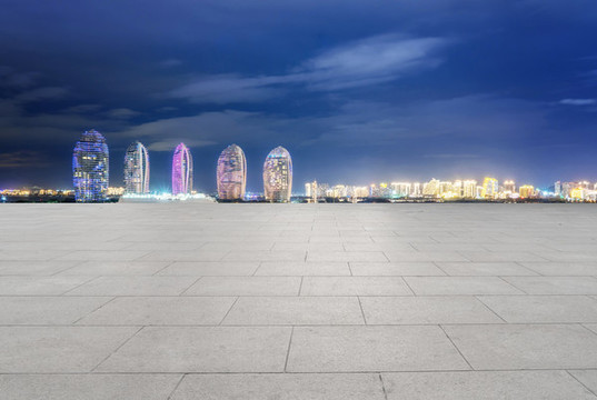 地磚地面和三亞城市夜景