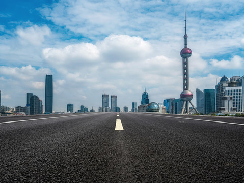 高速公路天際線和上海風光