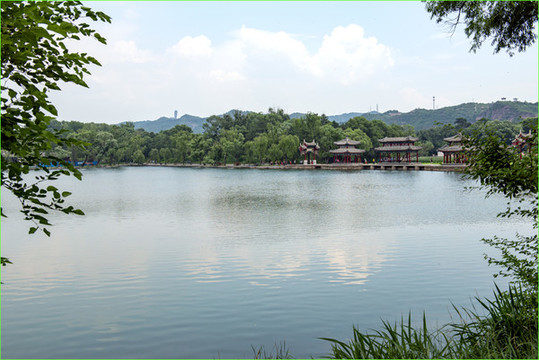 避暑山莊湖心榭