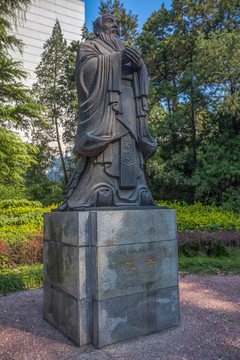 中國人民大學孔子塑像