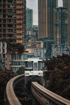 重慶輕軌行駛中的列車