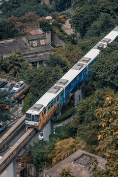 重慶輕軌行駛中的列車