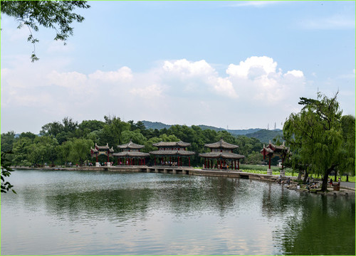 避暑山莊芝徑云堤湖心榭
