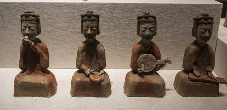 中國陜西歷史博物館坐姿女陶俑