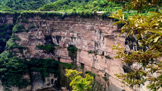 懸崖峭壁