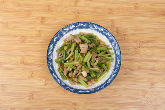 芹菜炒肉