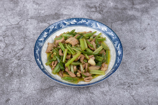 芹菜炒肉