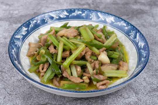 芹菜炒肉