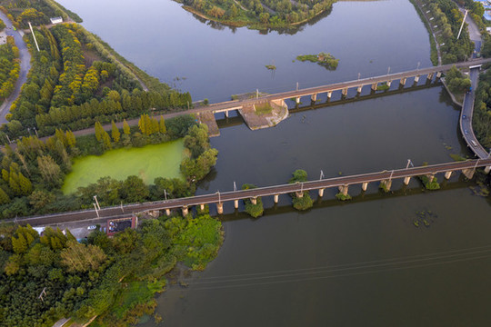 俯瞰京漢鐵路橋