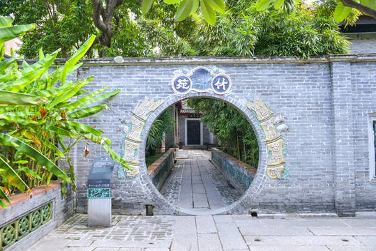 古典拱形門