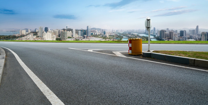 城市道路和現(xiàn)代建筑