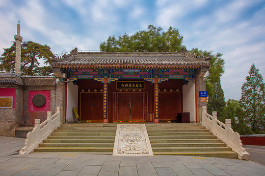 戒臺寺山門