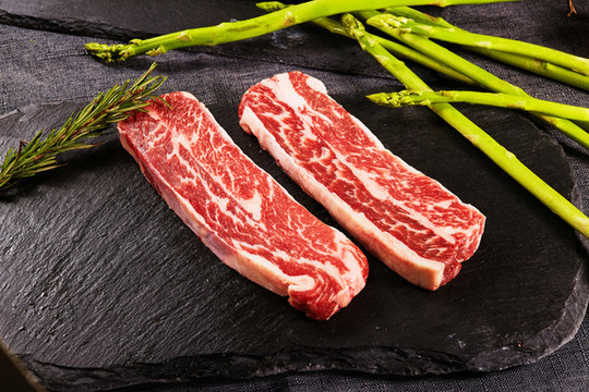生牛排