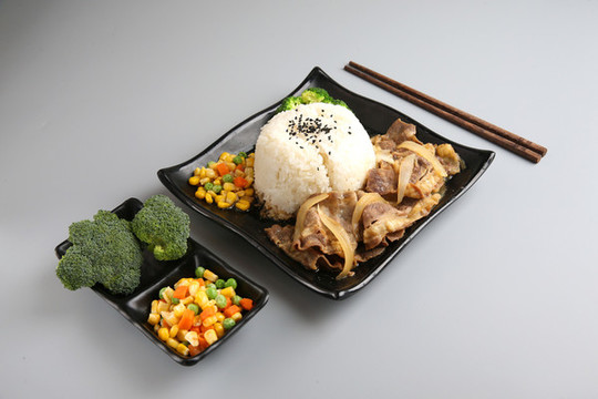 肥牛玉米飯