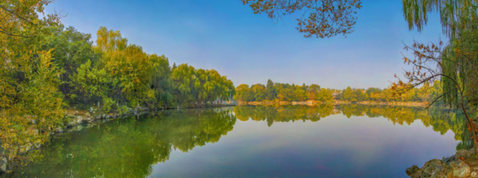 北京大學(xué)未名湖