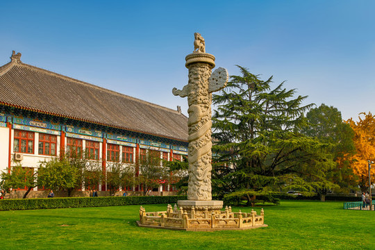 北京大學(xué)辦公樓區(qū)華表