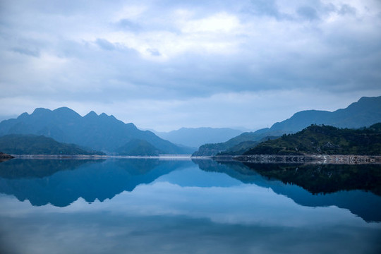 千峽湖