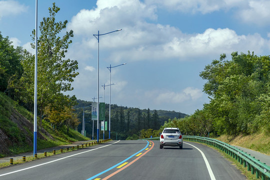 南京浦口區(qū)的彩虹公路
