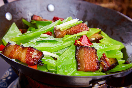干鍋萵筍臘肉