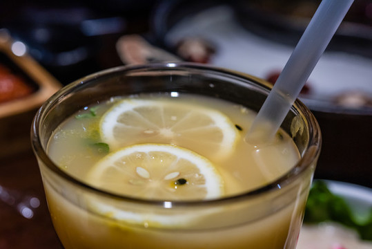 一杯檸檬果汁飲料