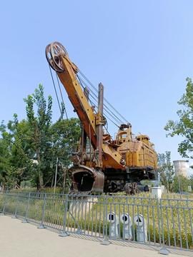 工業(yè)挖掘機(jī)械