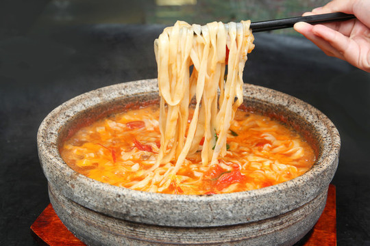 石鍋沸騰牛肉面