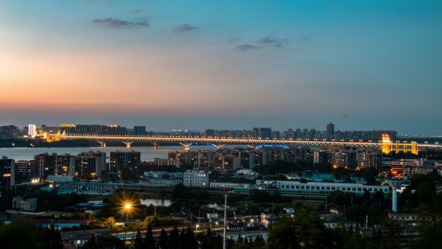 南京長江大橋夜景遠眺