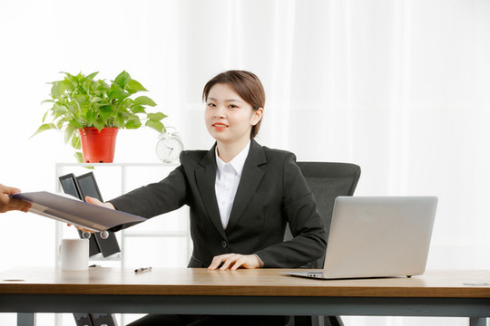 商務(wù)女性職業(yè)辦公