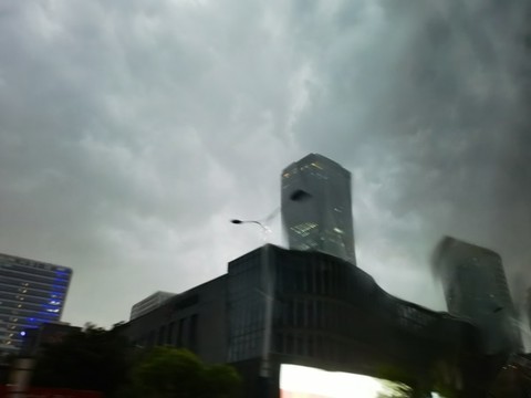 暴風(fēng)雨下的蘇州