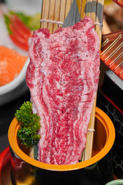 日式燒肉韓國(guó)烤肉燒烤牛肉和牛