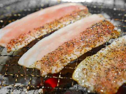 日式燒肉韓國(guó)烤肉燒烤牛肉和牛
